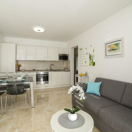 Amazing Luxury 4Star Apartment Laura Супетар Екстериор снимка